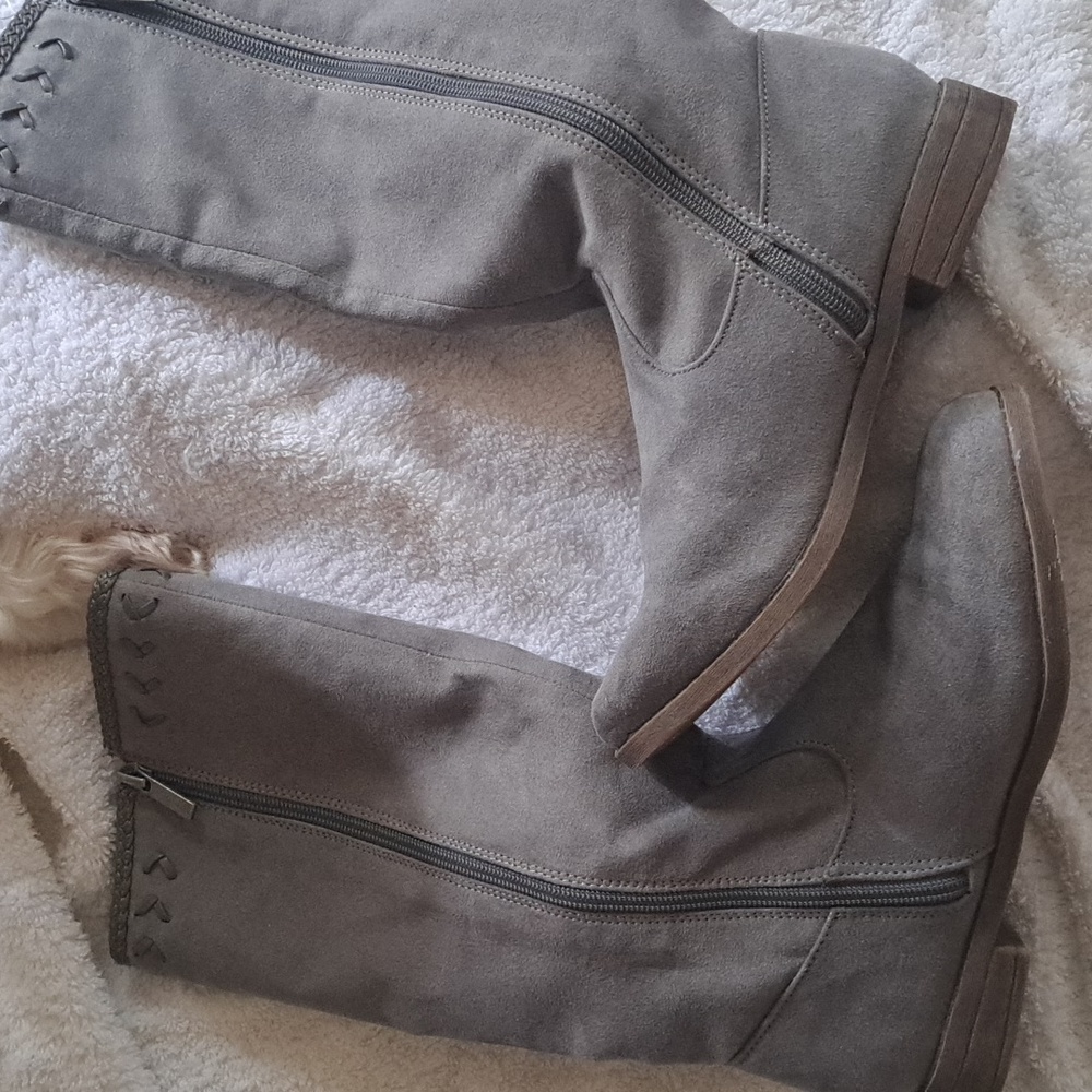 Kids suede boots size 4 kidpik